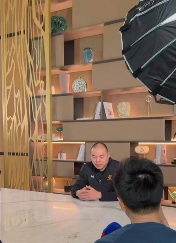 虎牙直播屏幕文字广告-虎牙直播新玩法！炫酷文字广告引爆你的视觉